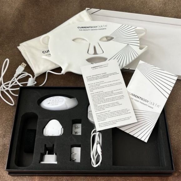 CurrentBody Skin LED Light Therapy Face Mask The world’s most powerful anti-agin - Picture 2 of 16